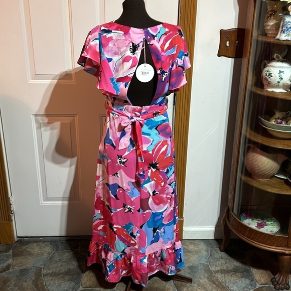 Umgee Pink Purple Floral Short Ruffle Sleeve Dress w/ Cutout Back Size Medium - Picture 2 of 5